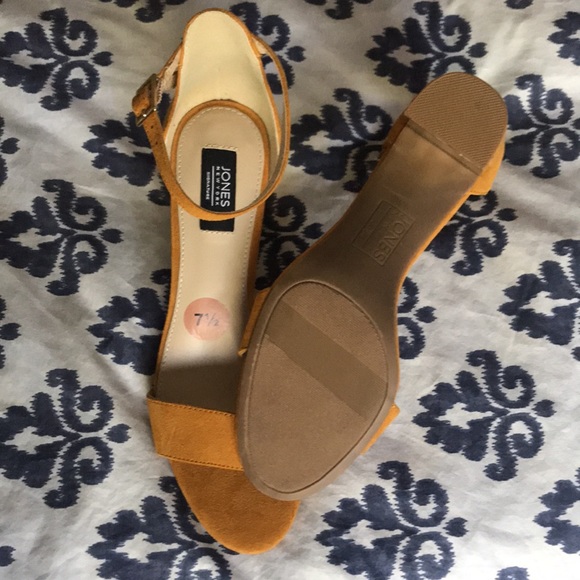 Jones New York Mustard block heel - Picture 2 of 3